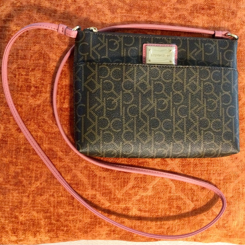 Calvin Kline Small crossbody purse. Brown/pink.